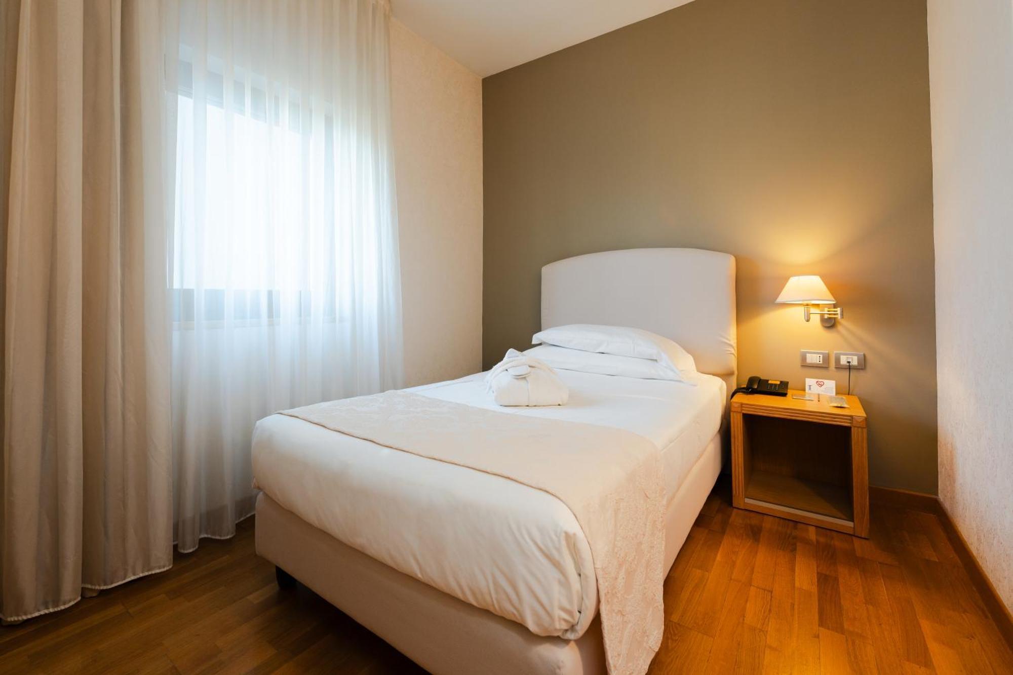 Hotel Touring Карпи Экстерьер фото