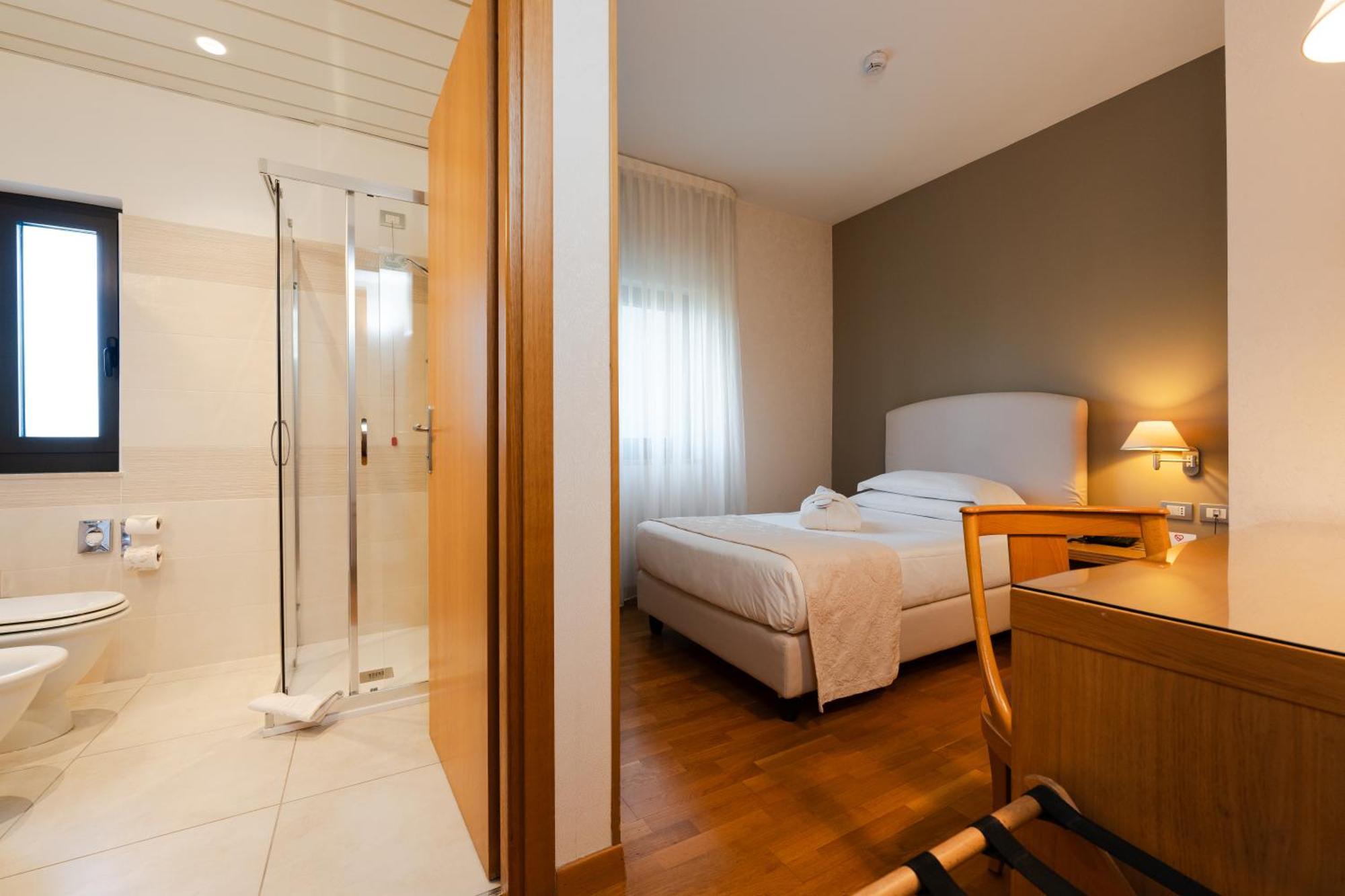 Hotel Touring Карпи Экстерьер фото