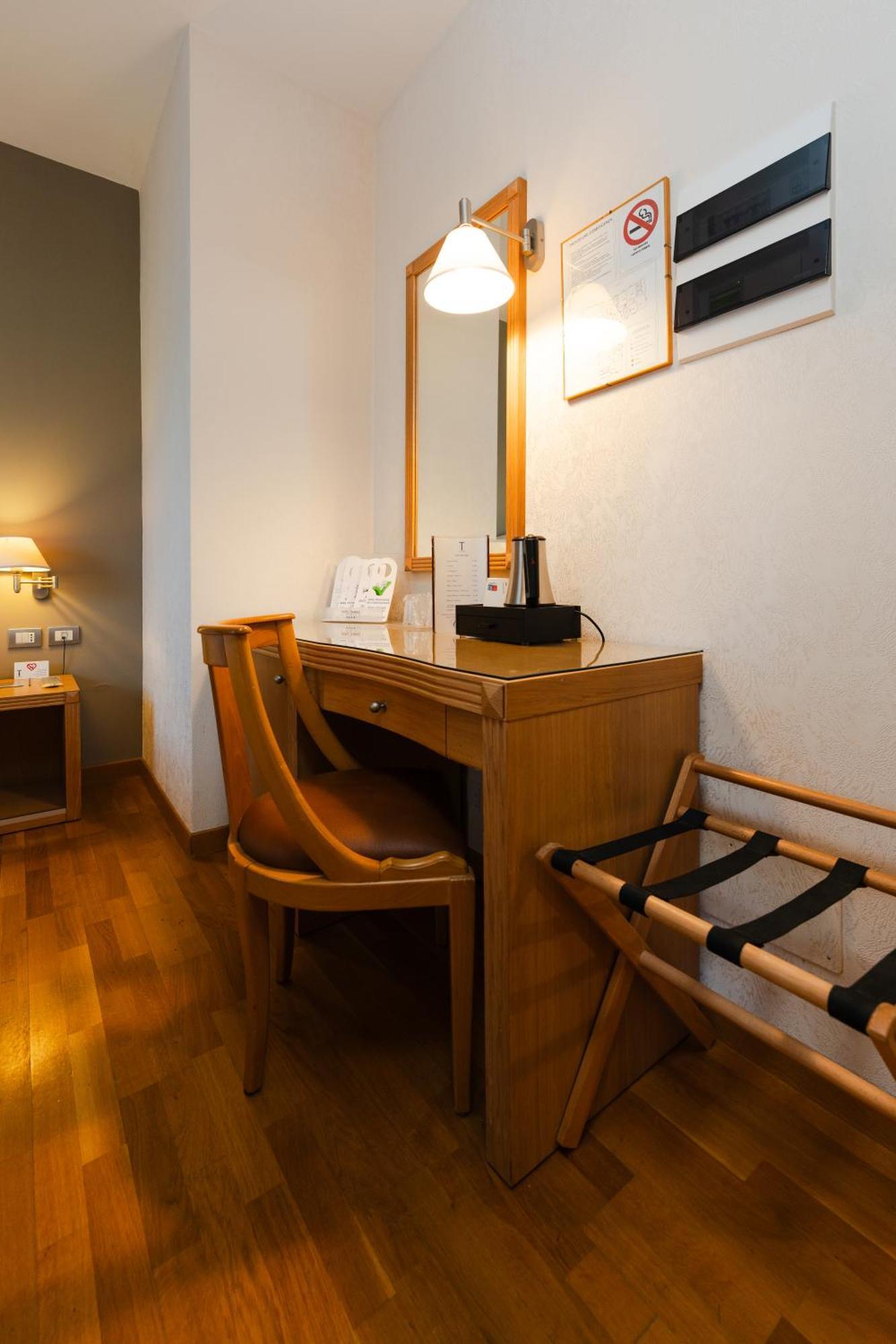 Hotel Touring Карпи Экстерьер фото