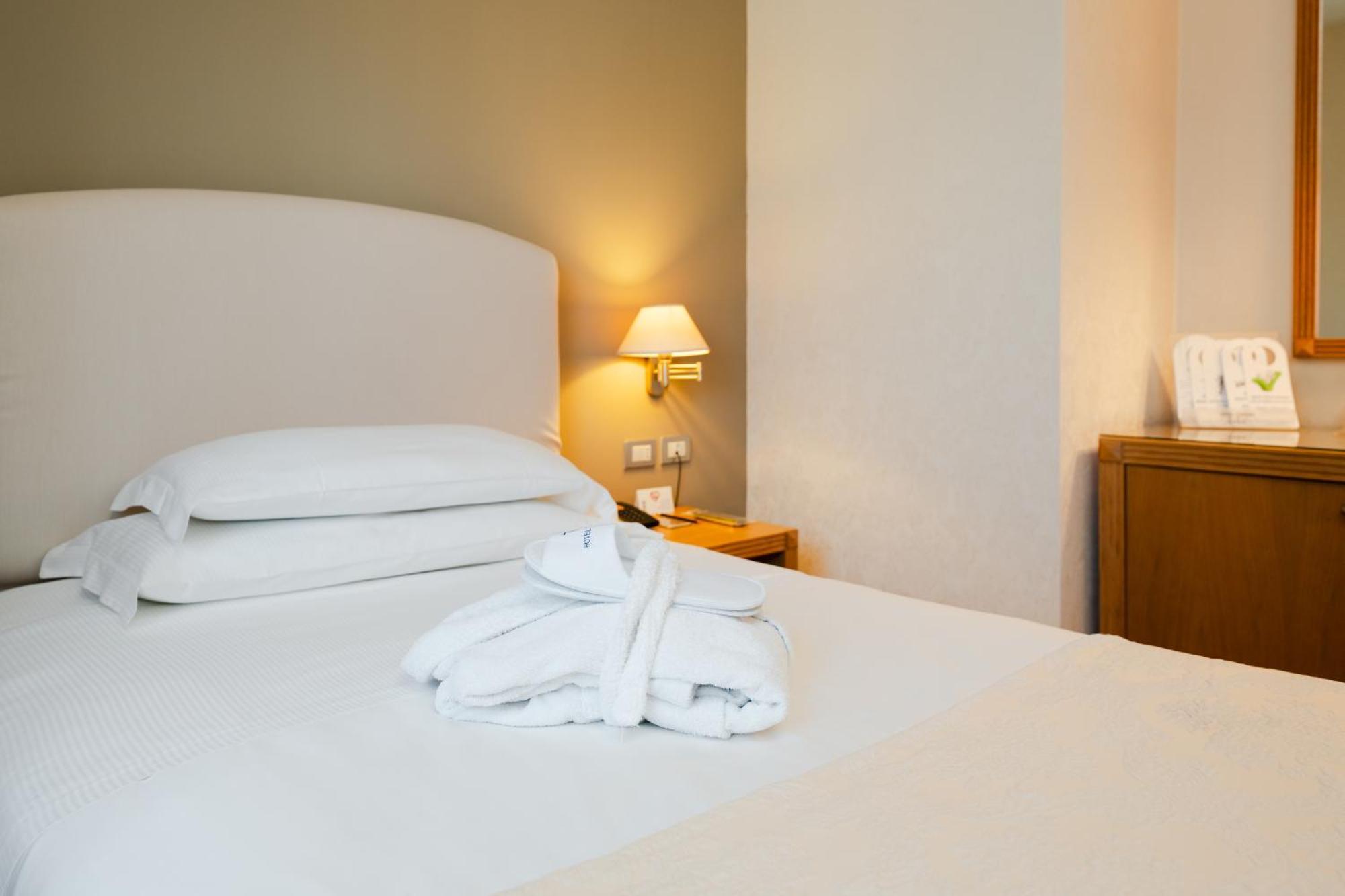 Hotel Touring Карпи Экстерьер фото