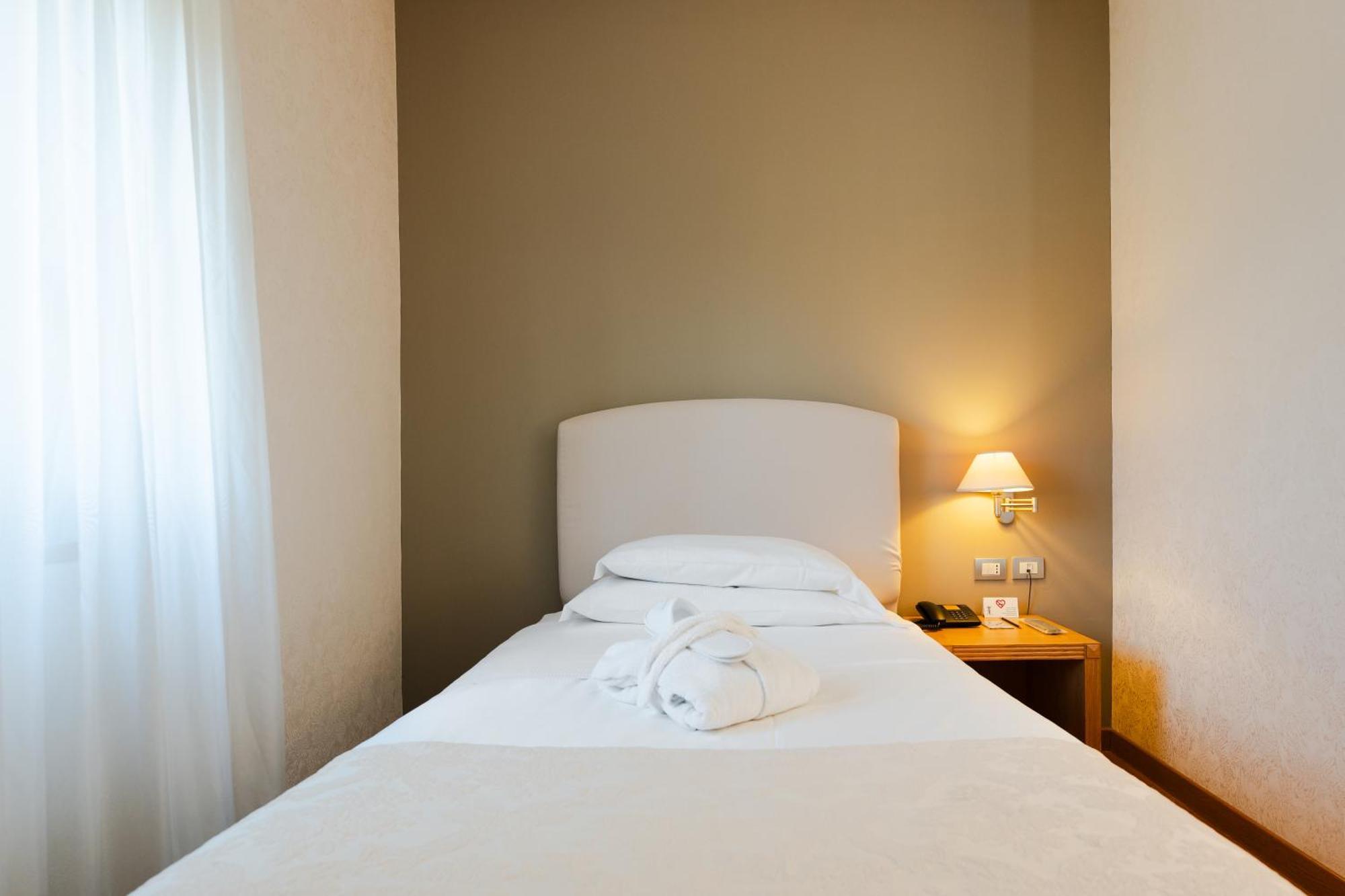 Hotel Touring Карпи Экстерьер фото