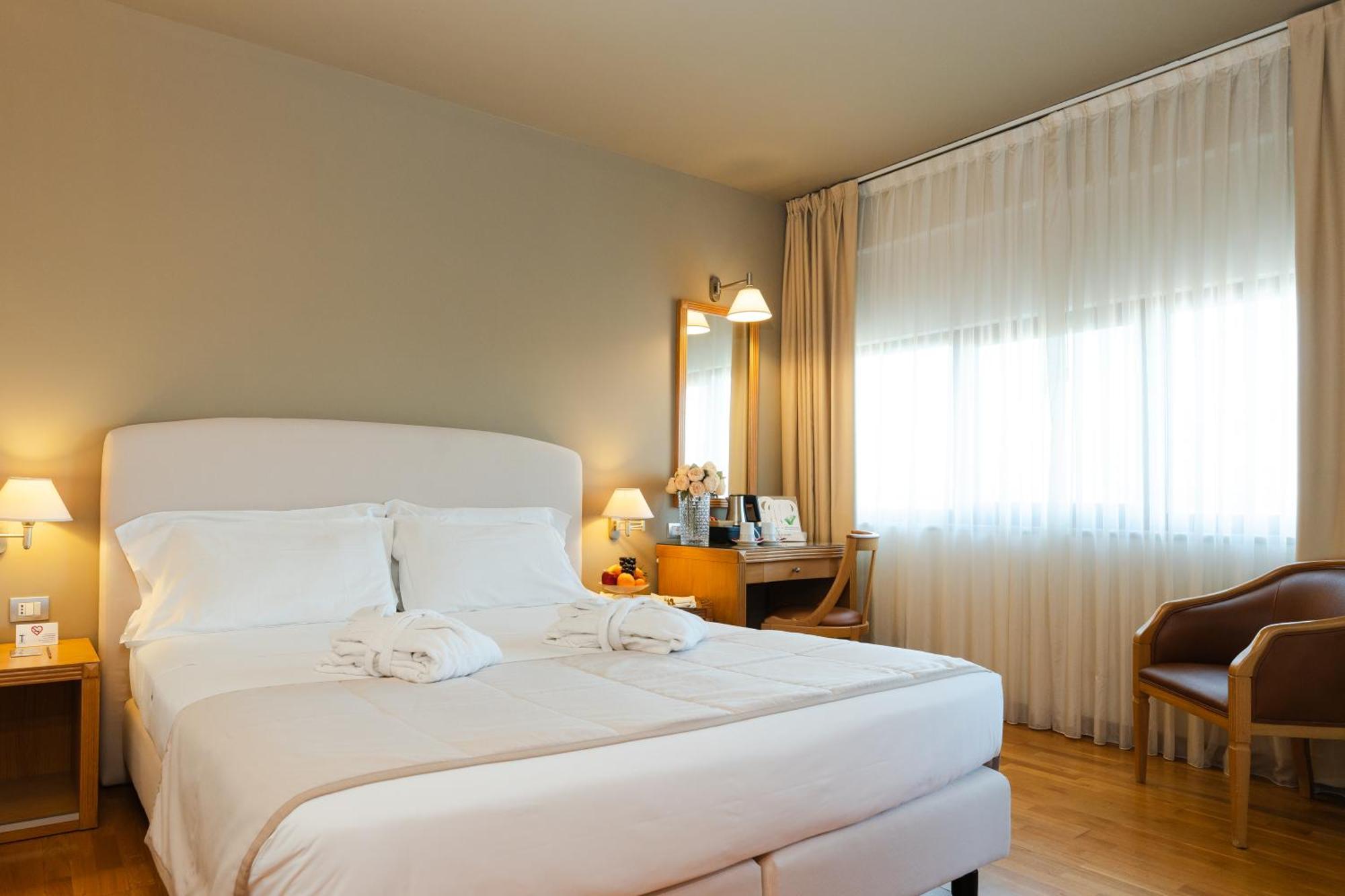 Hotel Touring Карпи Экстерьер фото