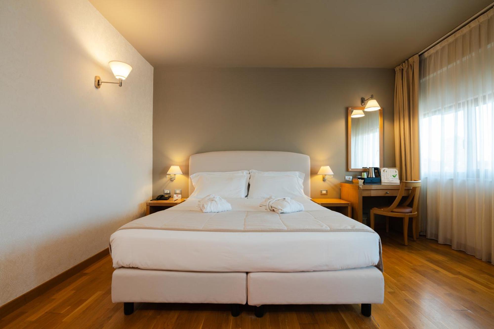 Hotel Touring Карпи Экстерьер фото