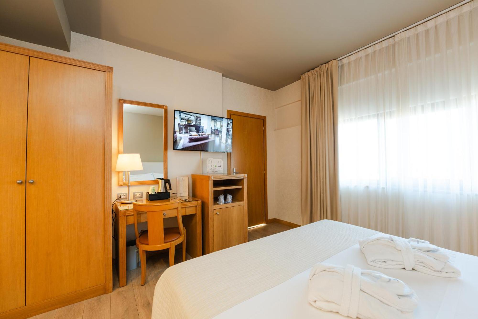 Hotel Touring Карпи Экстерьер фото