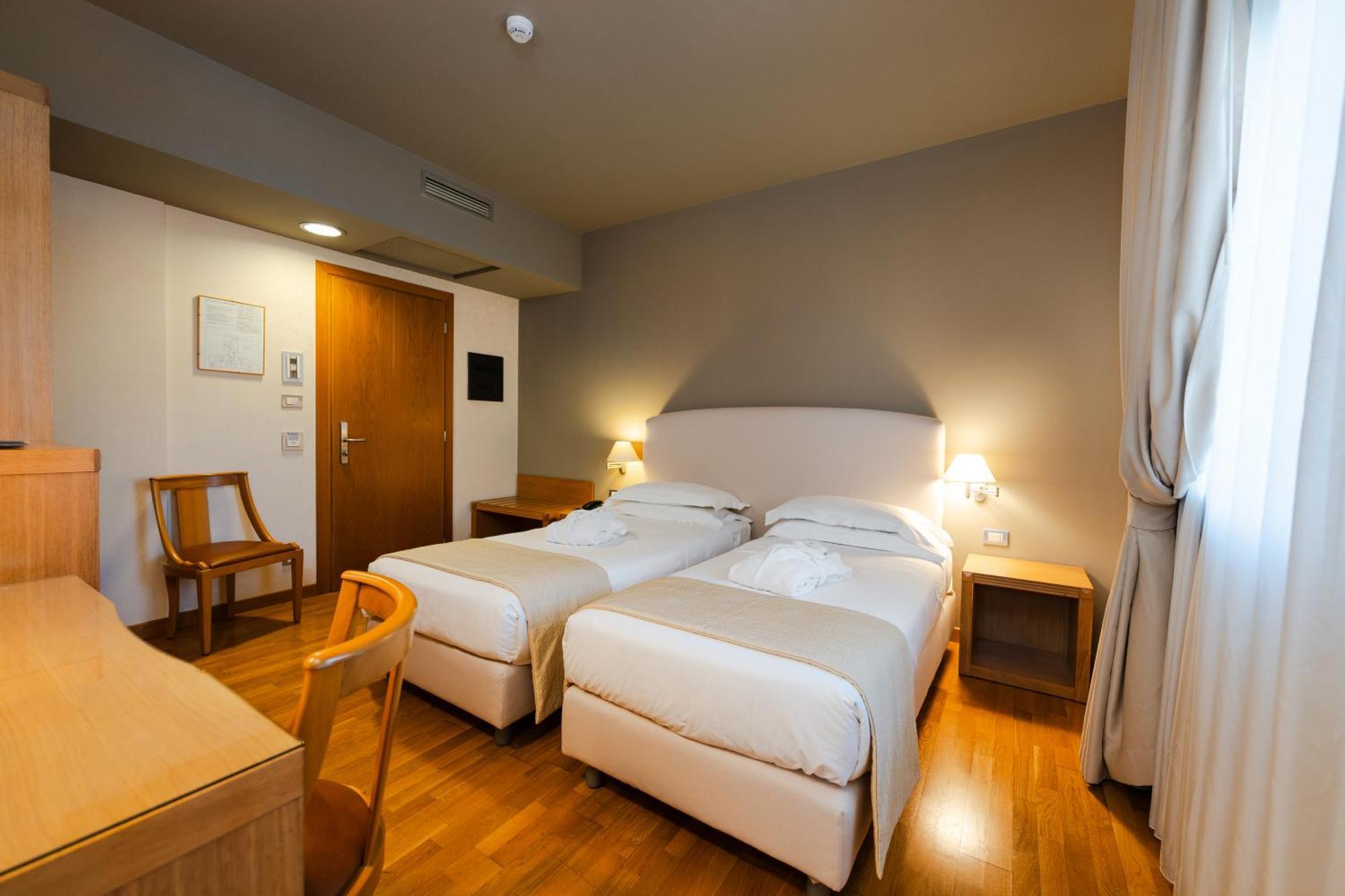 Hotel Touring Карпи Экстерьер фото