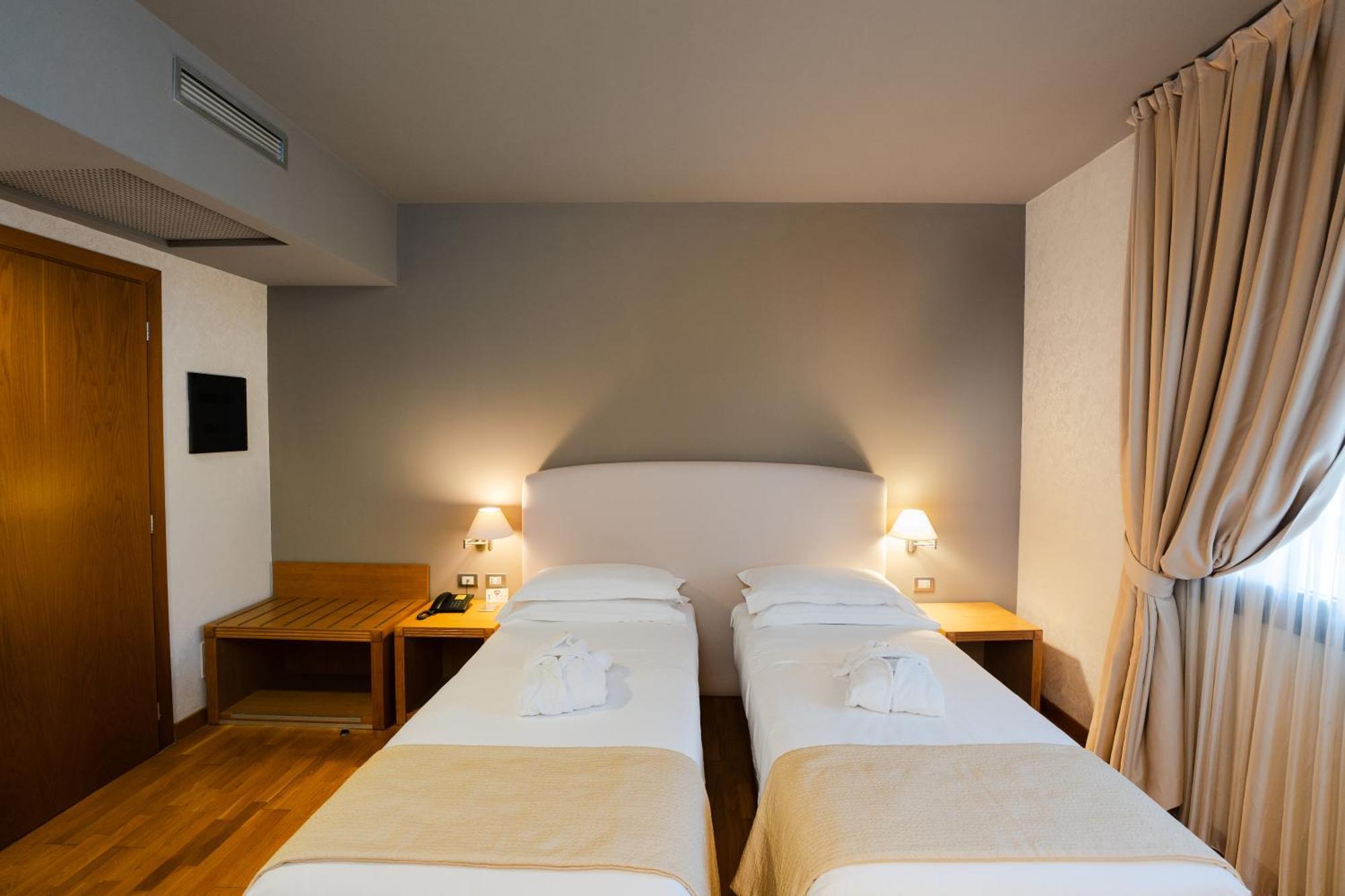 Hotel Touring Карпи Экстерьер фото