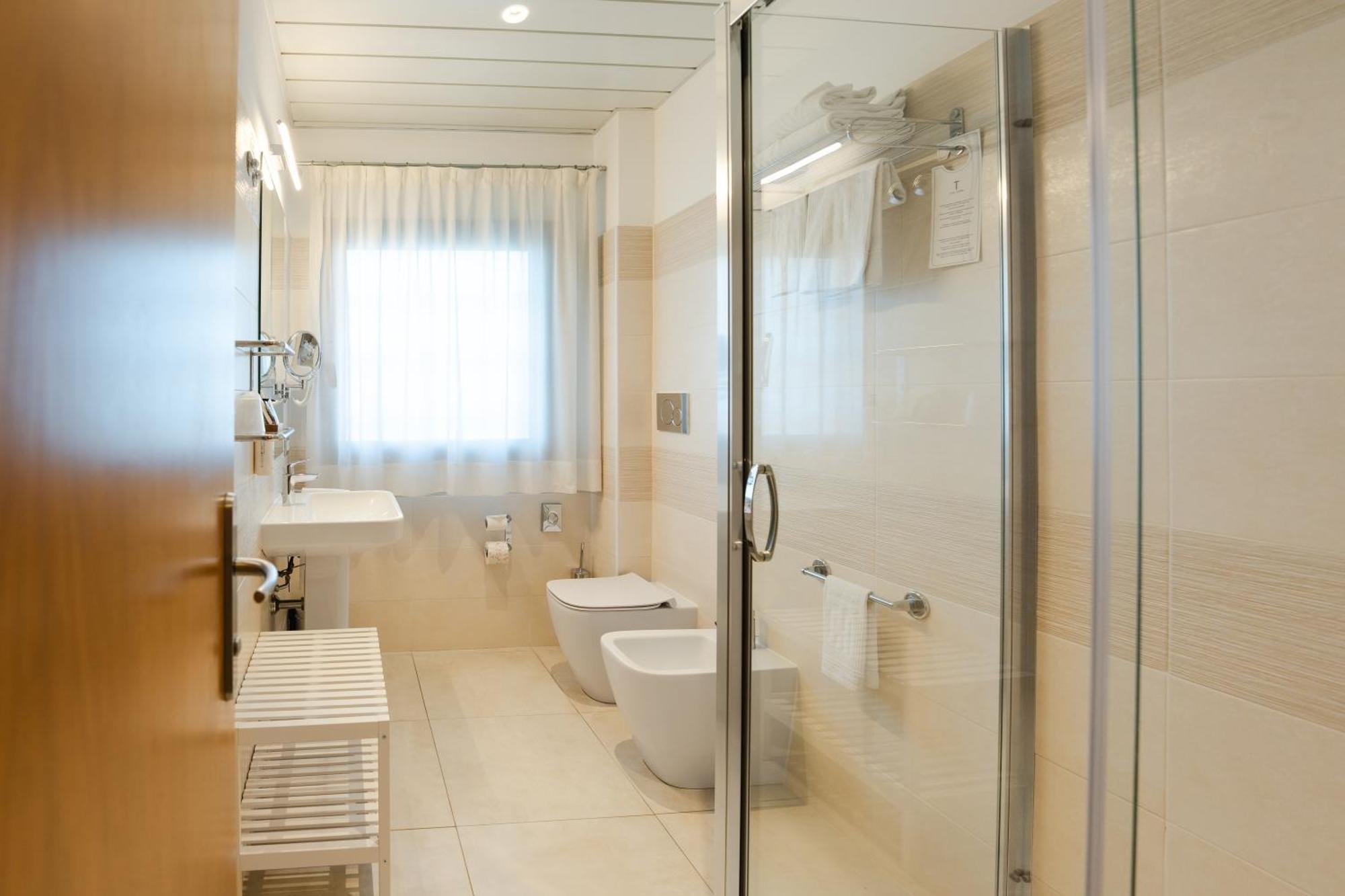 Hotel Touring Карпи Экстерьер фото