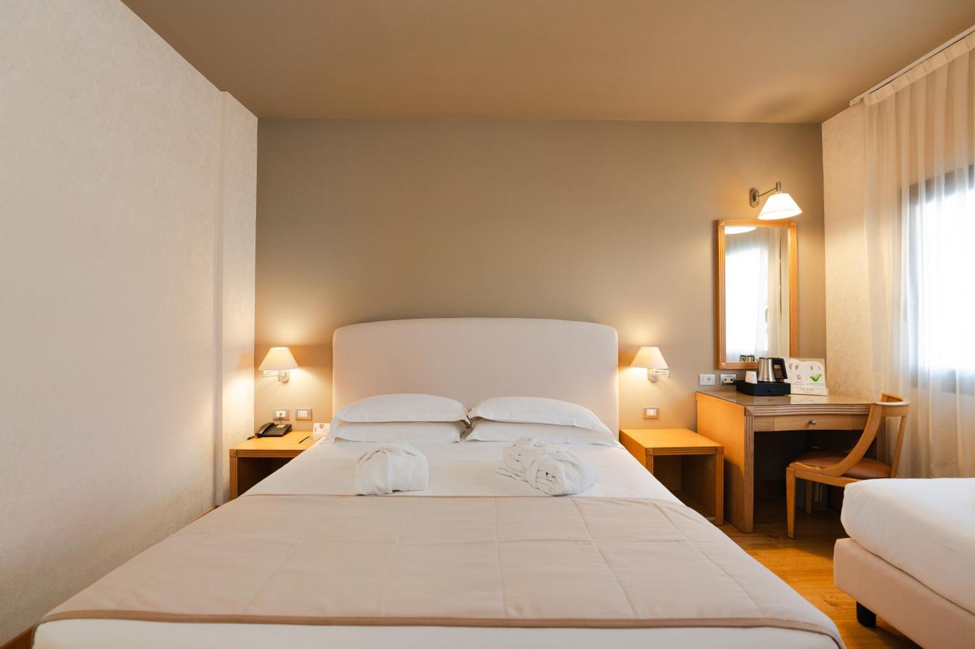 Hotel Touring Карпи Экстерьер фото