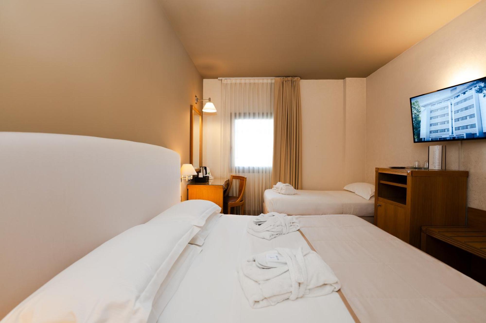 Hotel Touring Карпи Экстерьер фото
