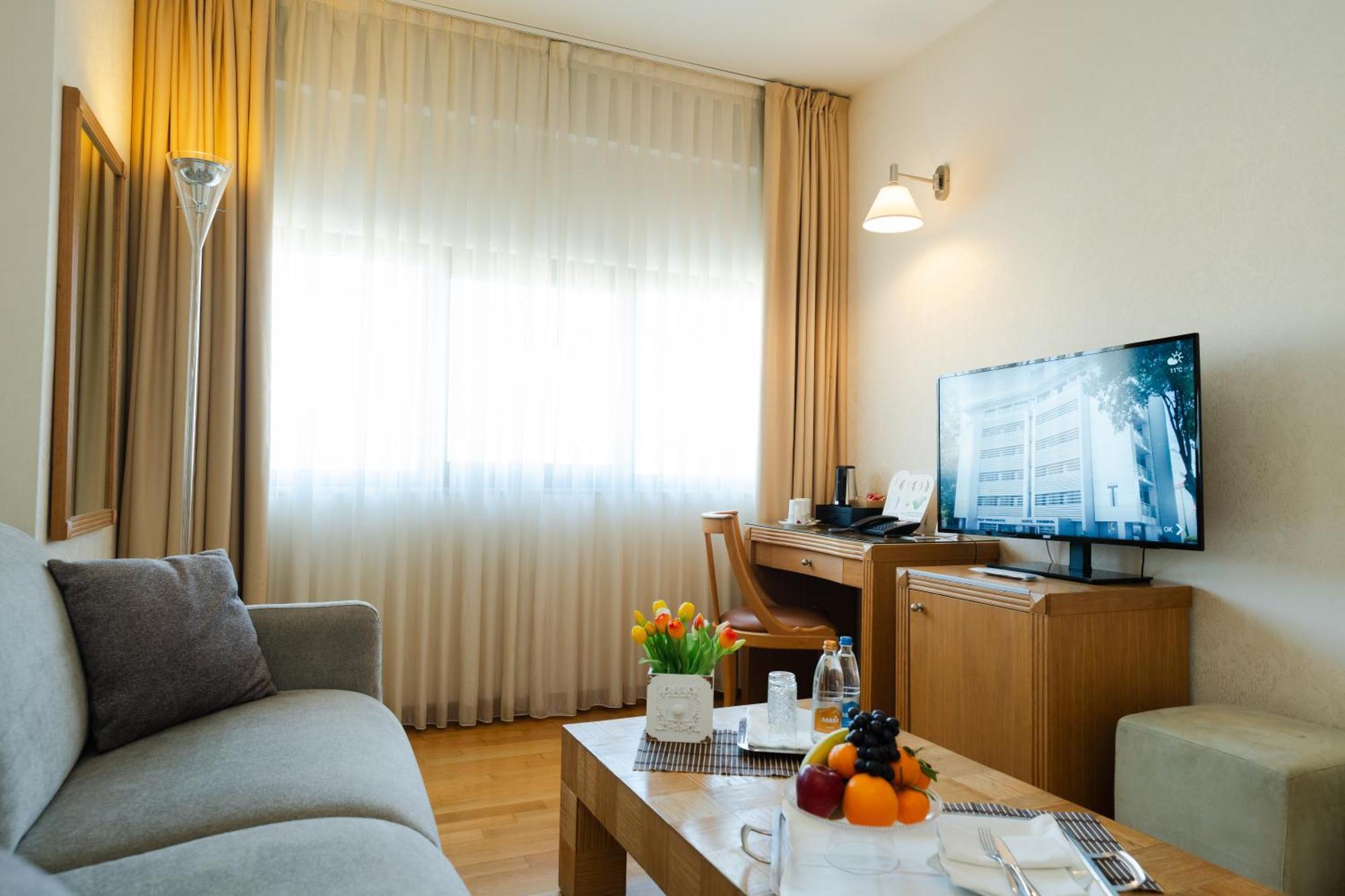 Hotel Touring Карпи Экстерьер фото