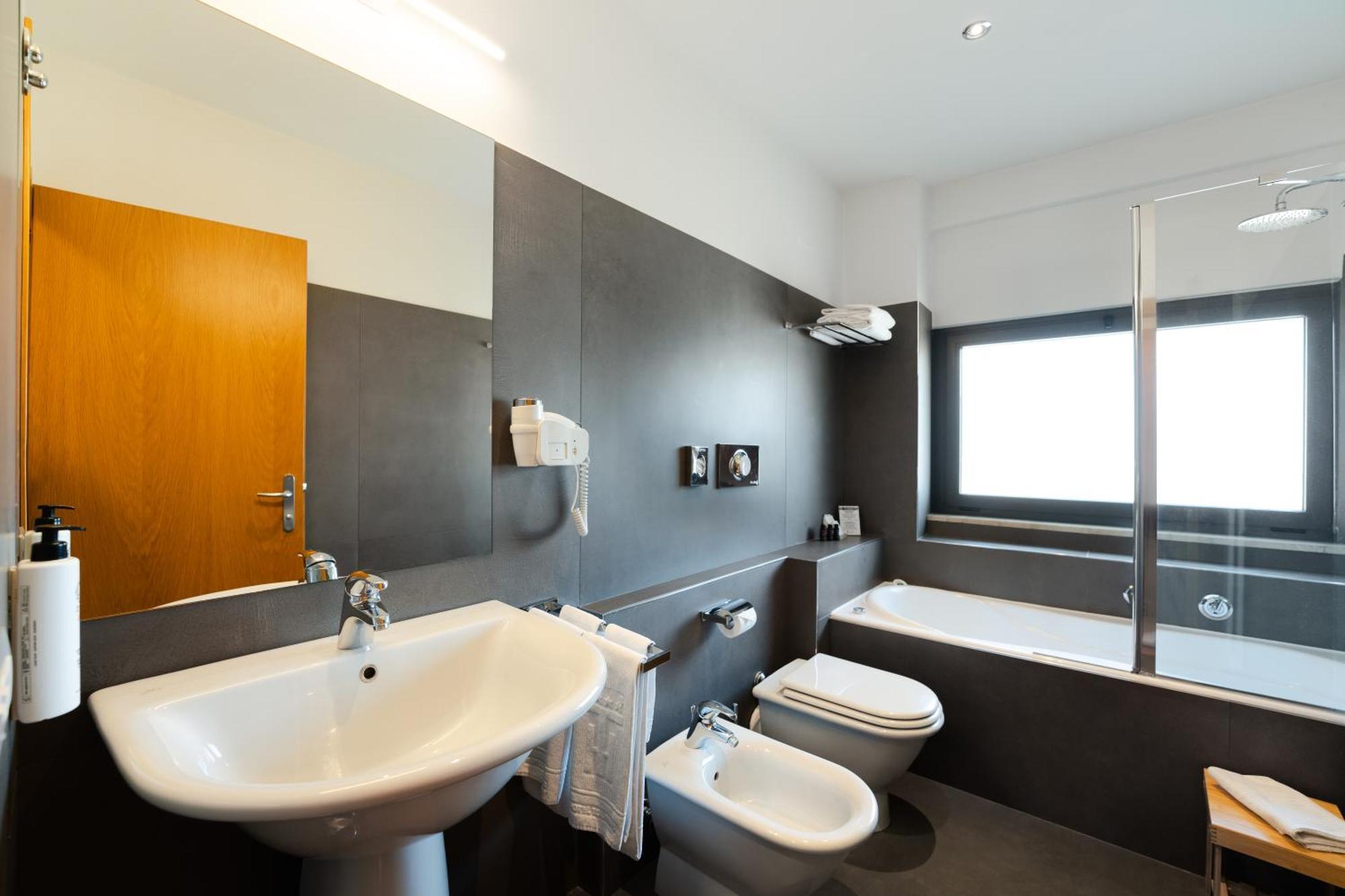 Hotel Touring Карпи Экстерьер фото